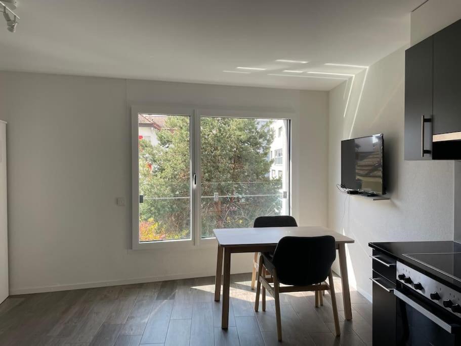 Proche Lausanne: Studio Bien Equipe Apartment Prilly Exterior photo