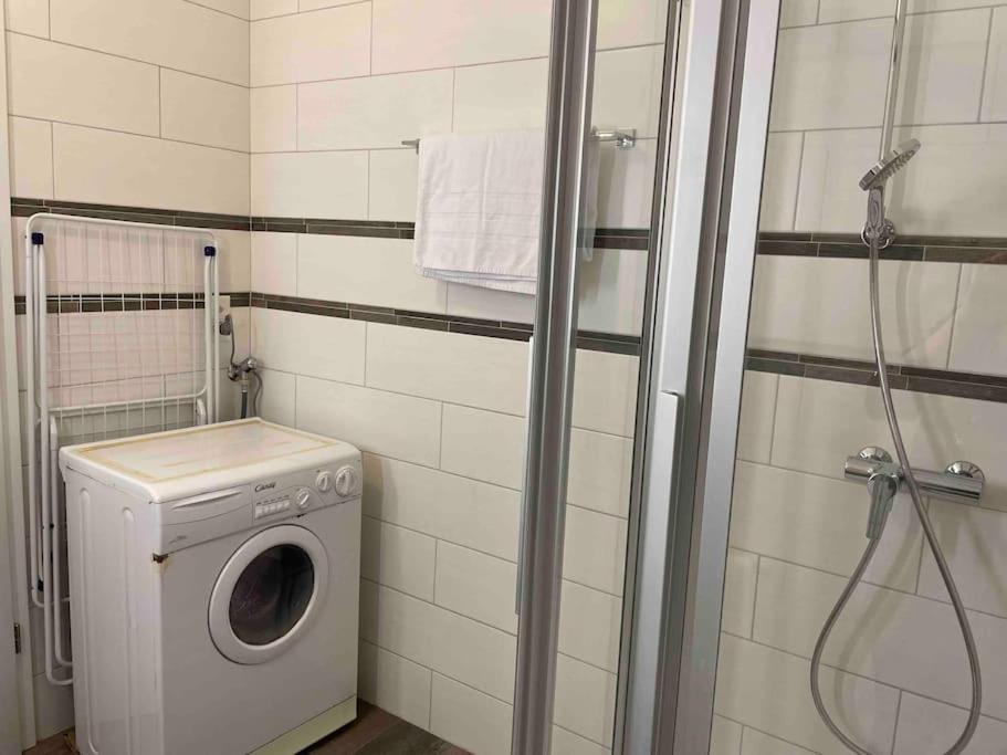 Proche Lausanne: Studio Bien Equipe Apartment Prilly Exterior photo