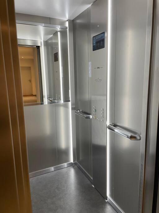 Proche Lausanne: Studio Bien Equipe Apartment Prilly Exterior photo